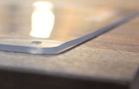 ガラスやビニール製のマットを敷きっぱなしにしない