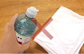 化学ぞうきんやアルコール洗剤は使用しない