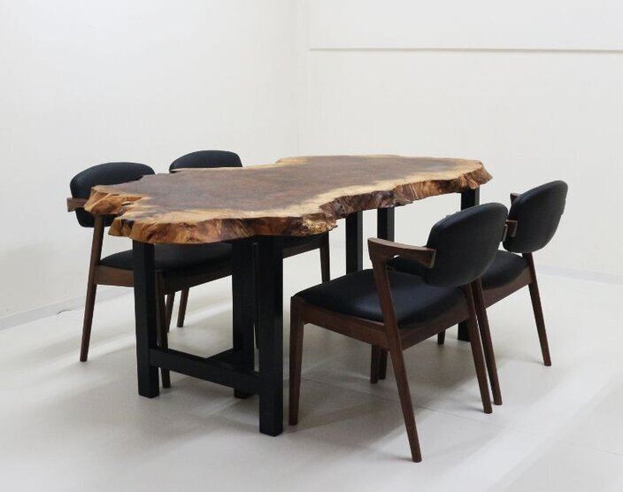 ソロテーブル　ウォルナット クラロウォールナット 一枚板 ダイニングテーブル／1750mm