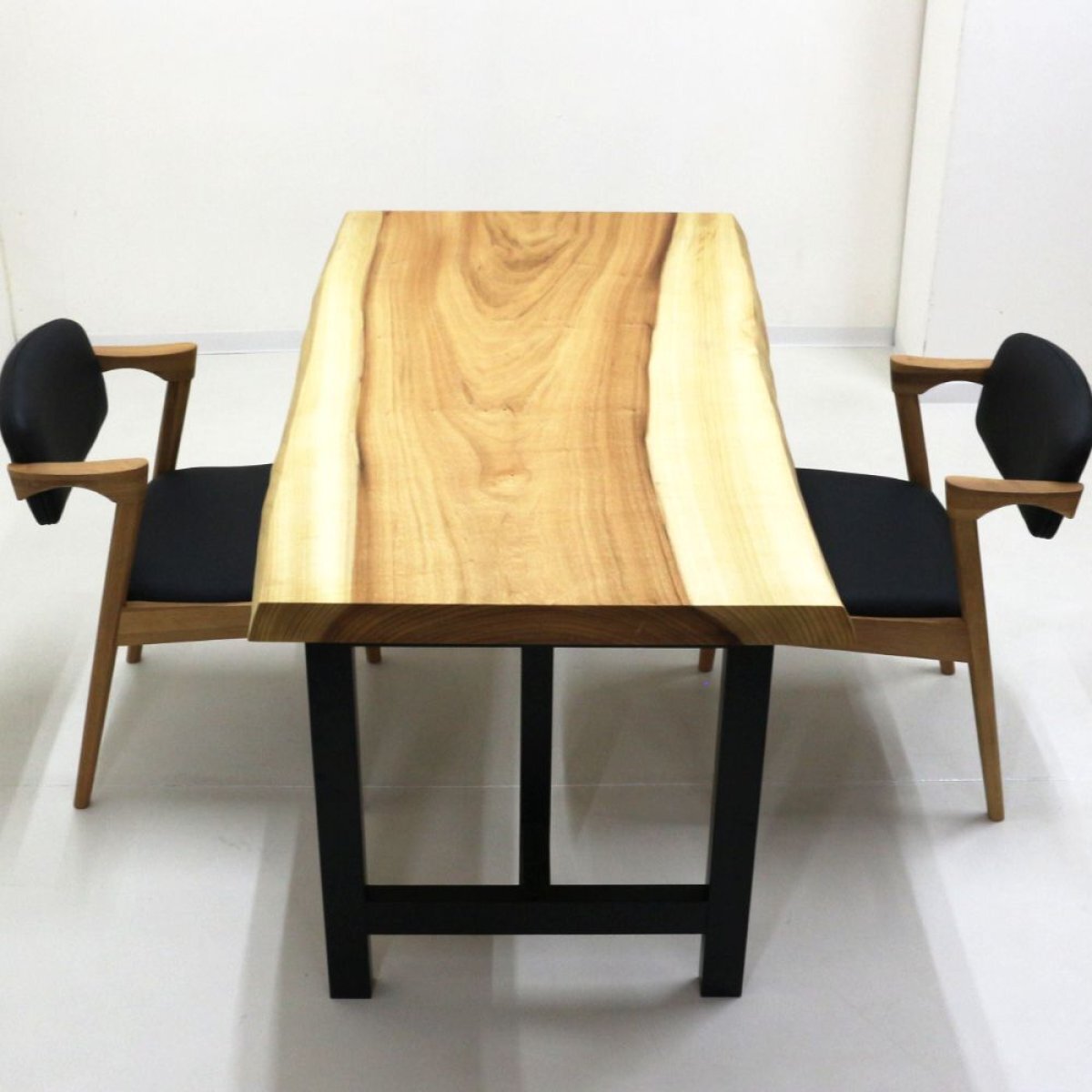 楠 一枚板 ダイニングテーブル／1450mm 【A8234】 | 【近藤工芸】