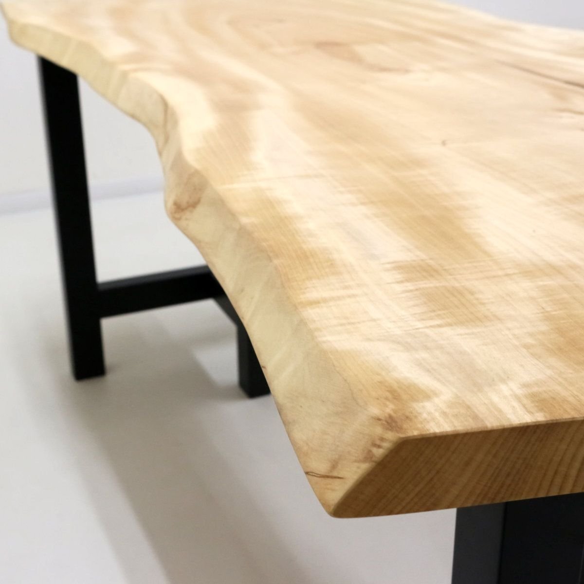 チーフページ　トチダイニングテーブル 栃（トチ） 一枚板 ダイニングテーブル／1570mm 【A8384