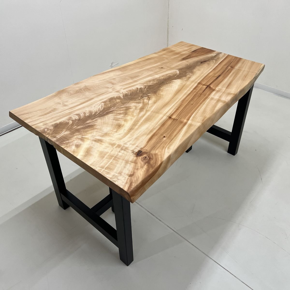 栃（トチ）一枚板天板／1280mm 【A8912】 【一枚板テーブル・無垢材