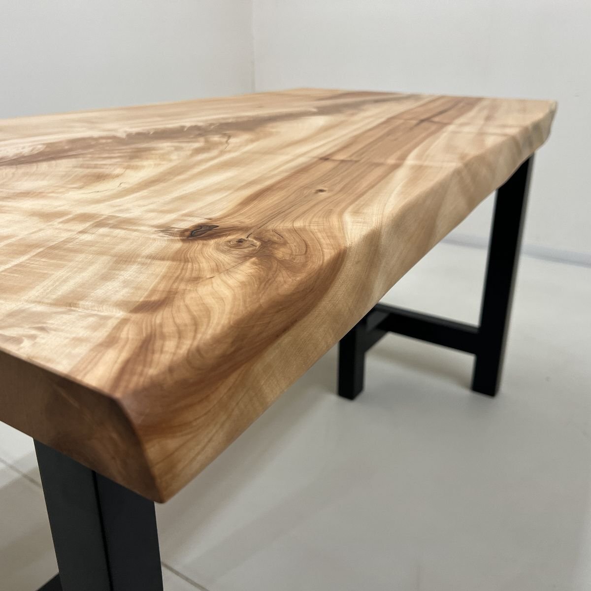 栃（トチ）一枚板天板／1280mm 【A8912】 【一枚板テーブル・無垢材