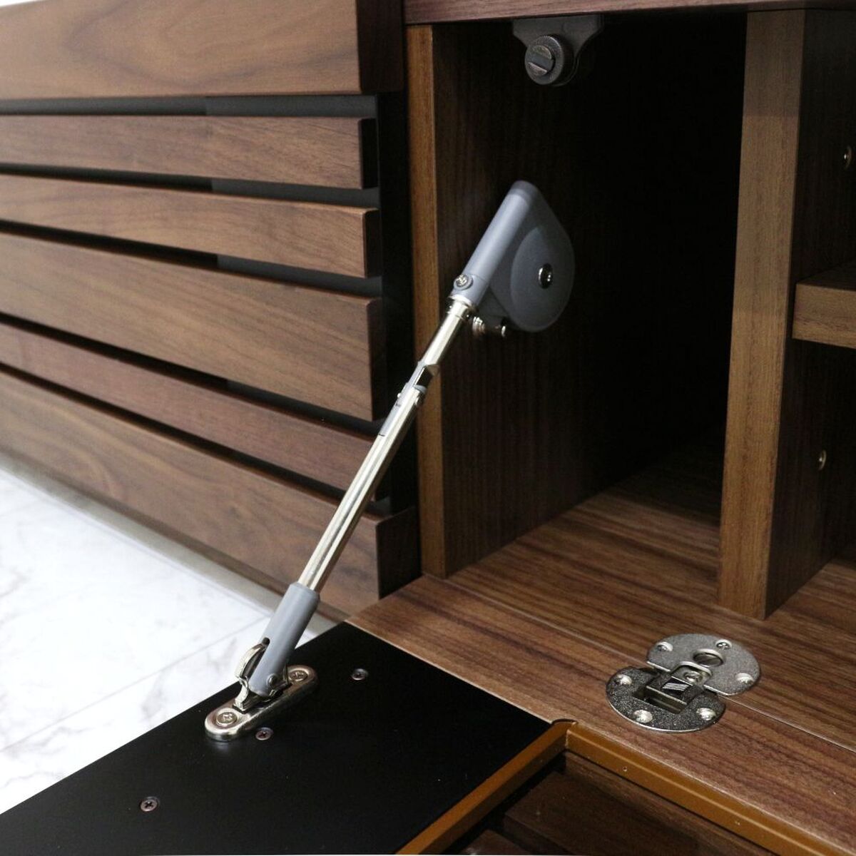 株式会社ベルーナ　テレビ台【美品】 ベルーナ テレビボード｜日本製｜ウォールナット オーク [Kontia]